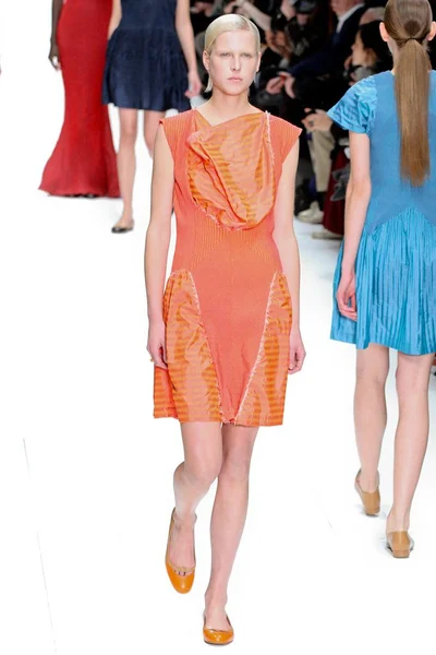 Look 3